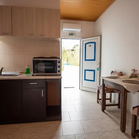 Akis Villa Studios & Apartment With Pool By Hotelius Agios Georgios Pagon Exterior photo