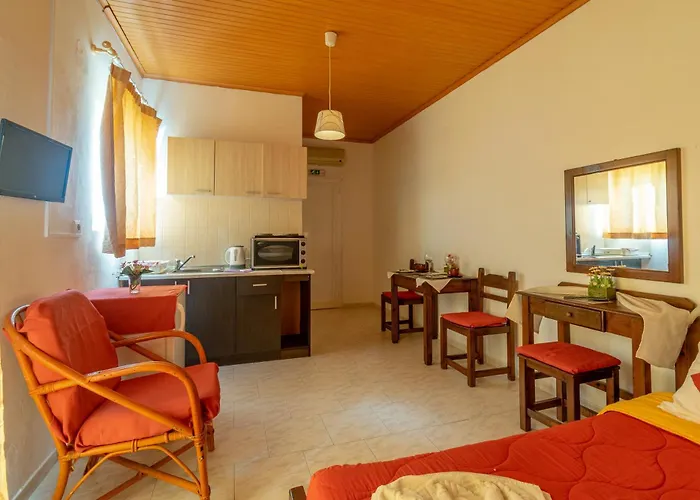 Akis Villa Studios & Apartment With Pool By Hotelius