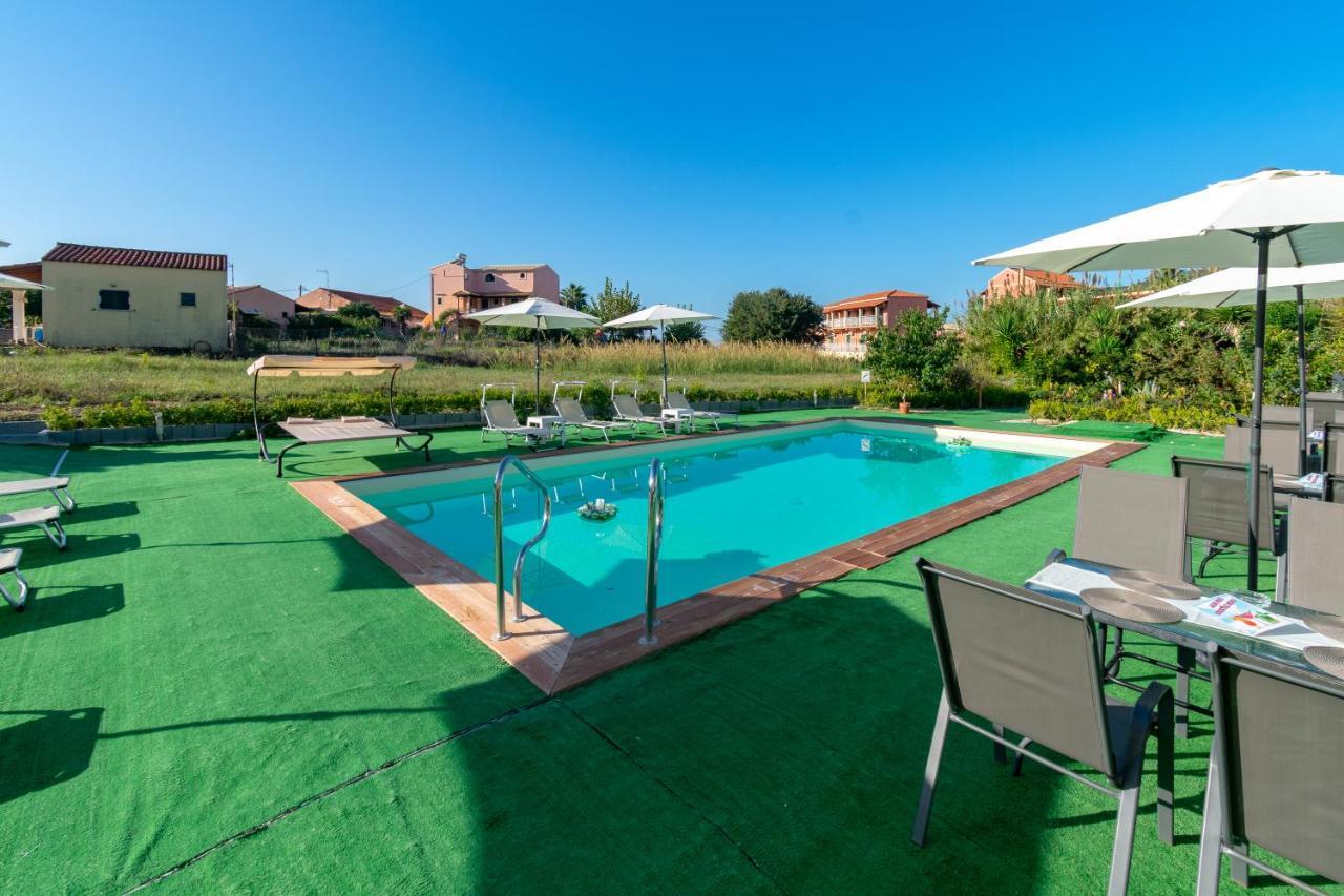 Apartment Akis & With Pool By Hotelius